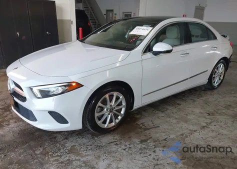 2020 Mercedes-Benz A 220 4Matic z USA, uszkodzony, nr VIN W1K3G4FB2LW043206